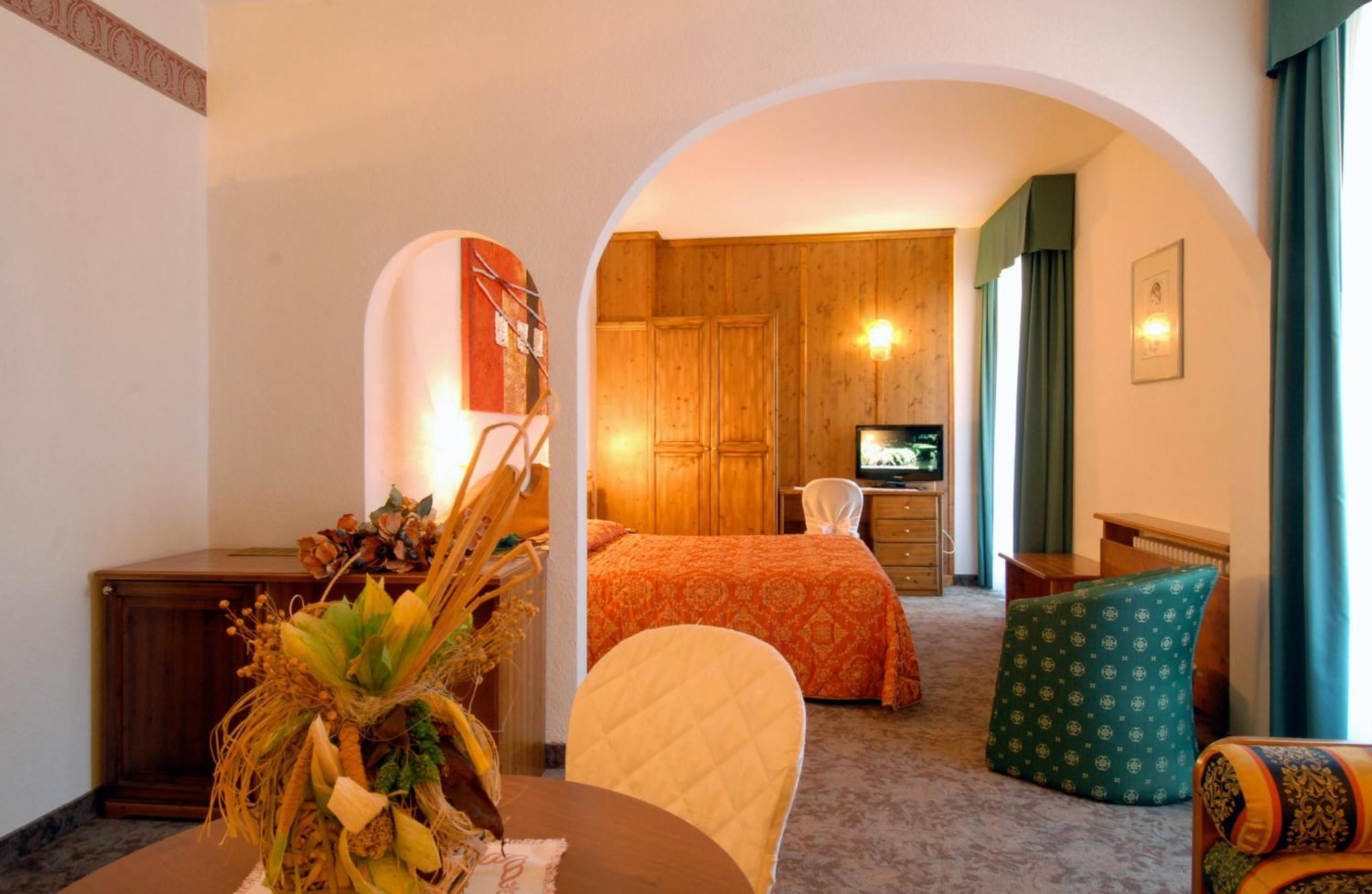 G. Hotel Des Alpes San Martino Di Castrozza Esterno foto
