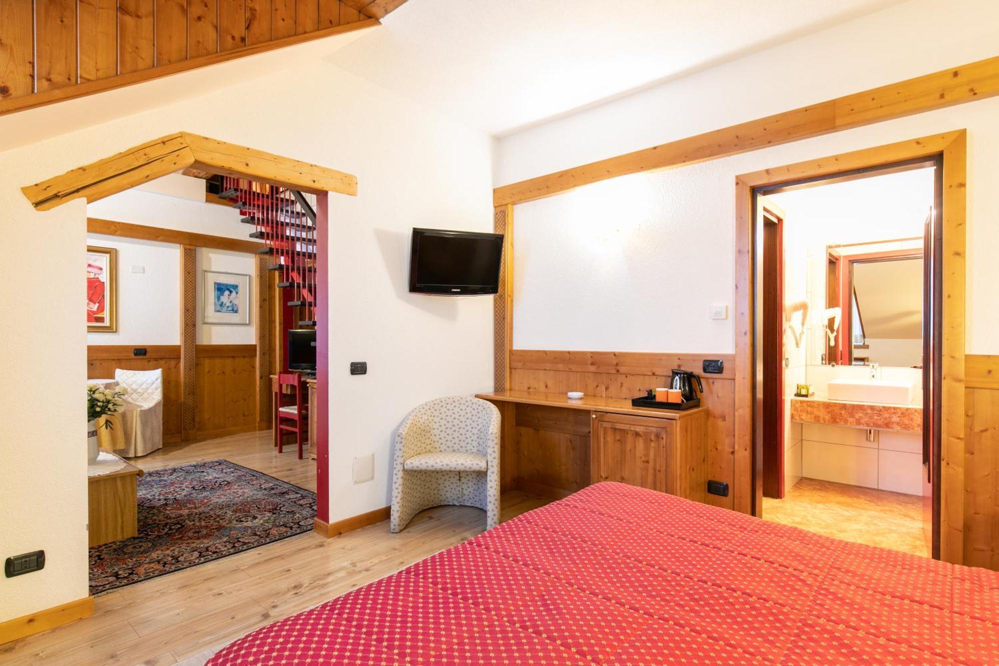 G. Hotel Des Alpes San Martino Di Castrozza Esterno foto